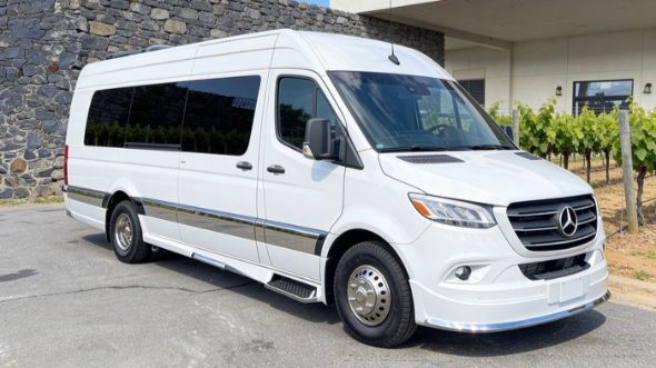 niagara falls sporting event sprinter van rental